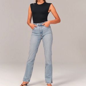 NWOT - A&F Women’s 90s Ultra High Rise Straight Jeans - Light Wash